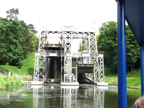 Vier liften op het Canal du Centre en hun omgeving, La  